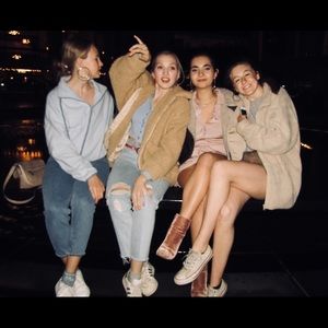 Meet your Posher, Eve